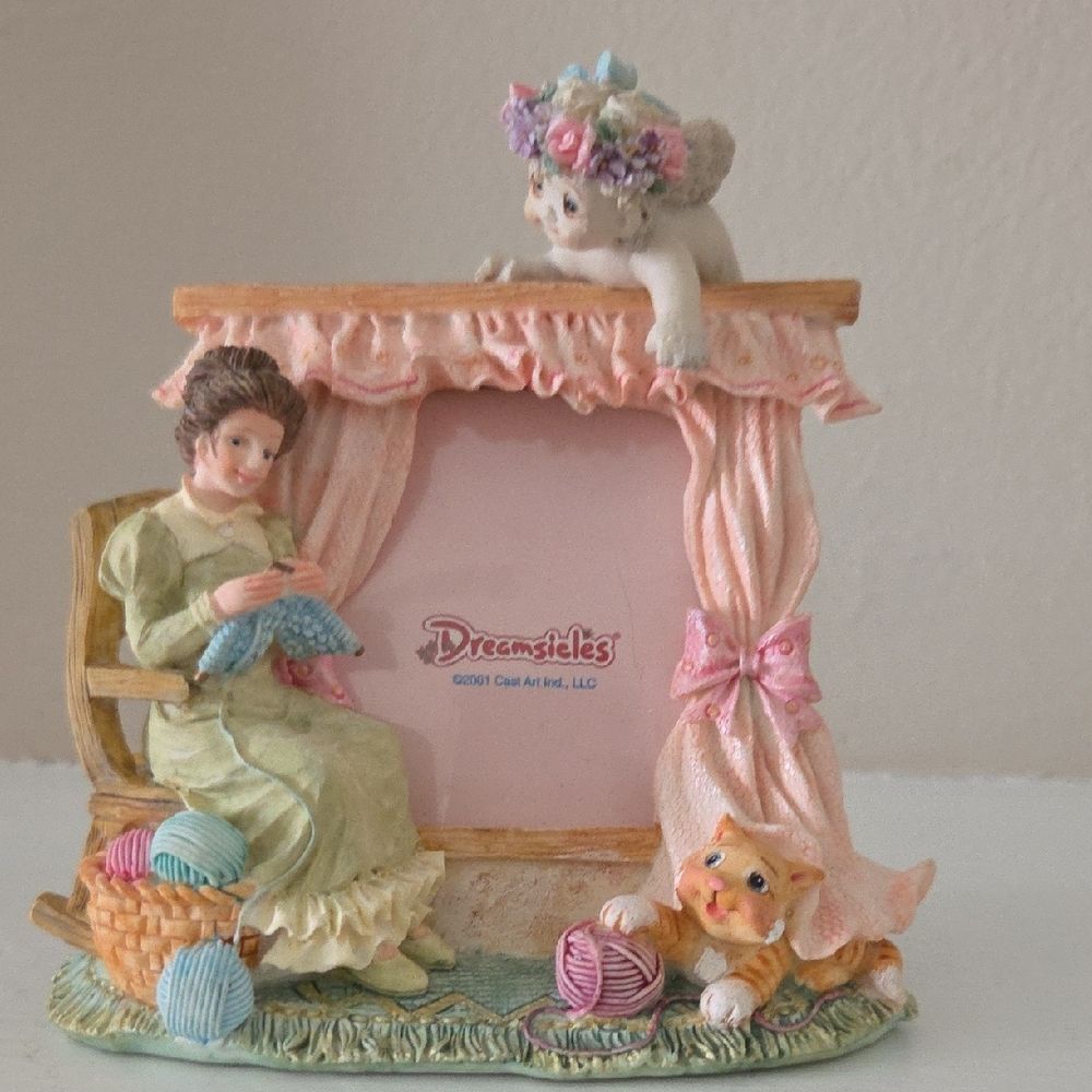 Dreamsicles Knitting Figurine Photo Frame